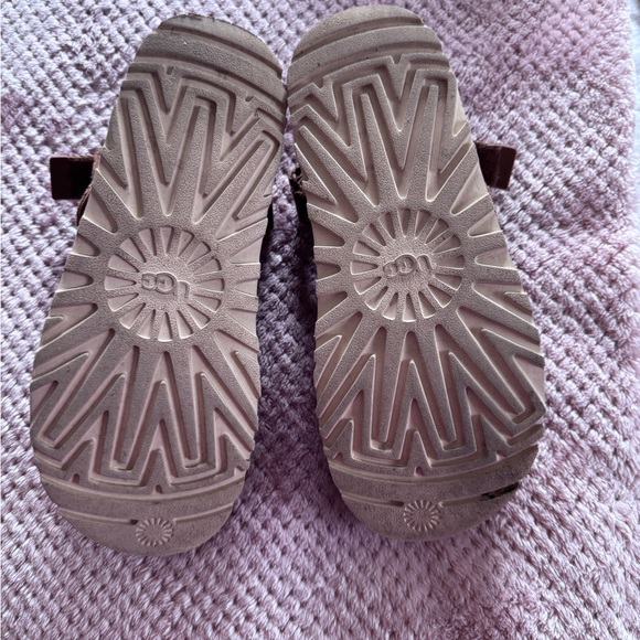 UGG Goldenstar Clog size 6 - Picture 7 of 11